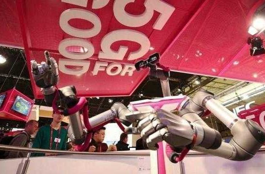 robots-delivering-pizza